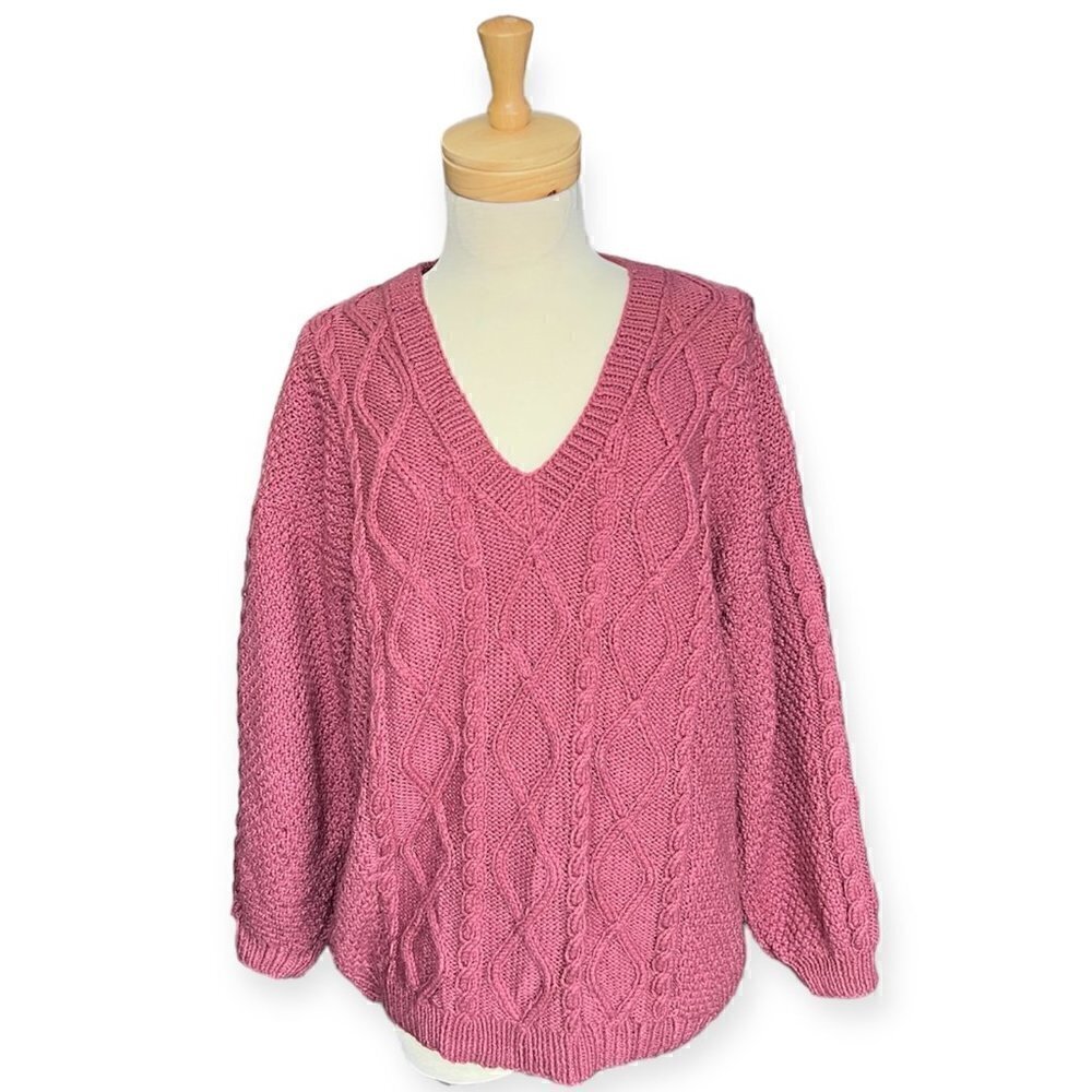 Oversized Cable Knit Pink Women's Chunky V Neck Sweater. Size X-Large